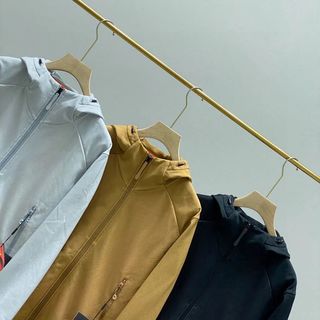 软壳外套值得入手吗？全网用户真实观点大PK