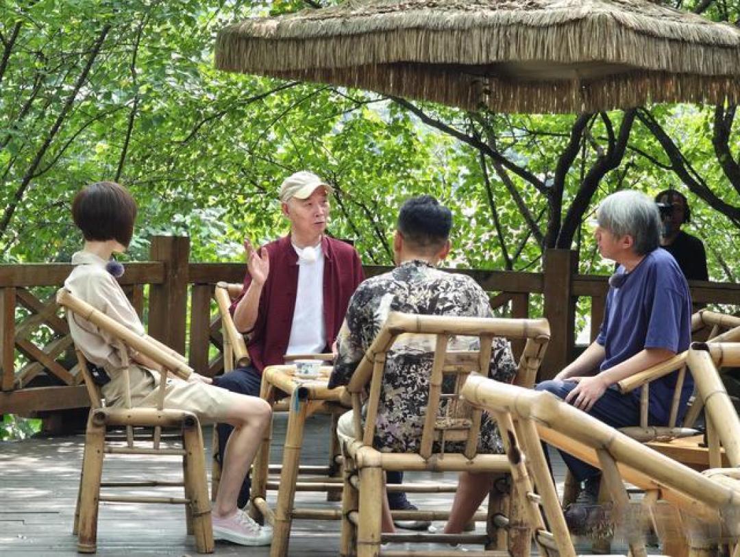 《圆桌派8》豆瓣9.3分登顶文化综艺 十年市井对话折射生活万象哲思
