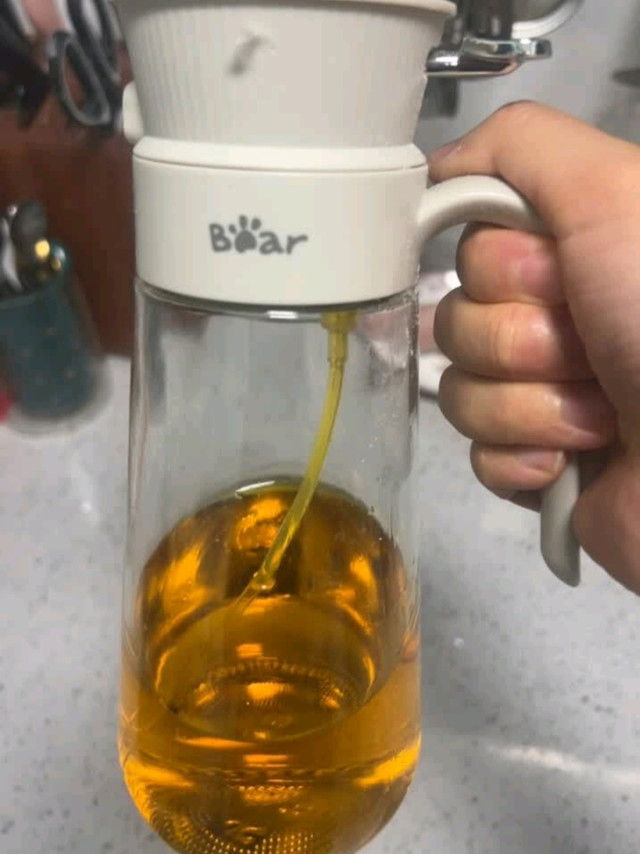 双十一减脂党狂喜！小熊定量喷油壶太实用