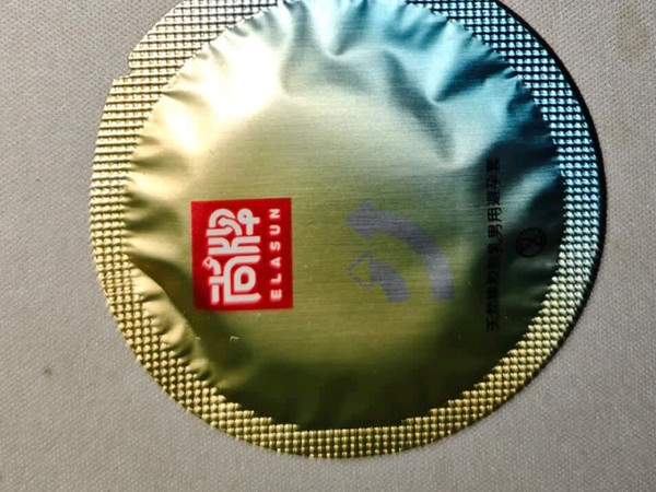 「长效水润，温和亲肤」——尚牌玻尿酸隐形套 