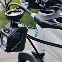 迈极炫推出车灯“稳王”,女生深秋夜骑的安全守护者