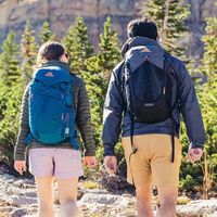 小鹰日光20 vs 蜂鸟20怎么选？通勤与徒步用户真实体验大碰撞