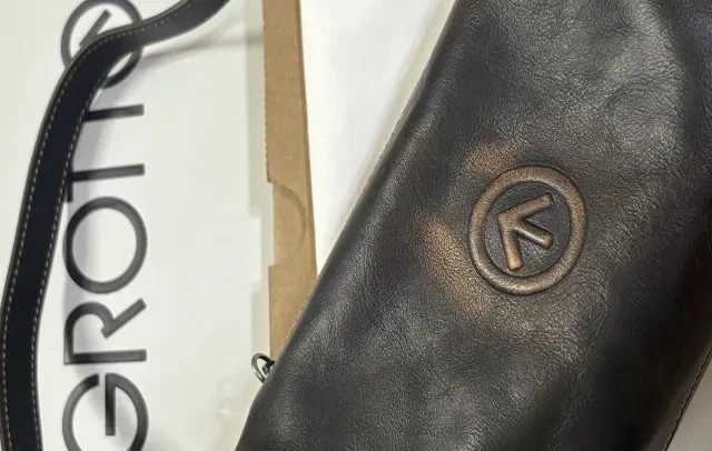 双 11 挖到迷你宝藏！GROTTO 焦木棕笔筒包好背又上镜​