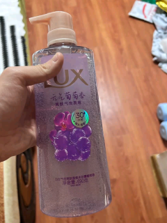 力士葡萄香沐浴露：690g的香氛爽肤盛宴