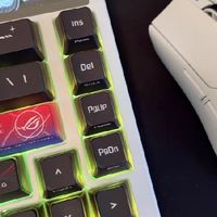 雷蛇毒蝰V3 Pro：轻量化与性能的平衡