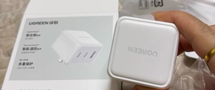 绿联35W氮化镓充电器：多设备快充