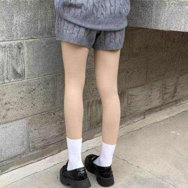 挖到茉寻这款纽扣款裸感打底裤，直接把 “妈生好腿” 焊在身上！