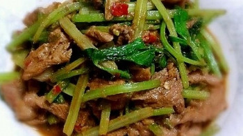 我的年度新喜，包菜炒鸡蛋与排骨炖豆角做法