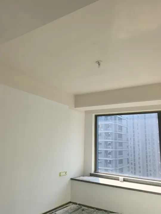 精装修自带墙纸改刷乳胶漆？