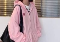 这款抓绒开衫连帽卫衣，直接解锁秋冬情侣穿搭新姿势，