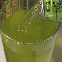 高颜值四叶草笔袋与猕猴桃果汁