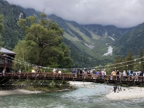 上高地、日本北阿尔卑斯山岳游览登山指南