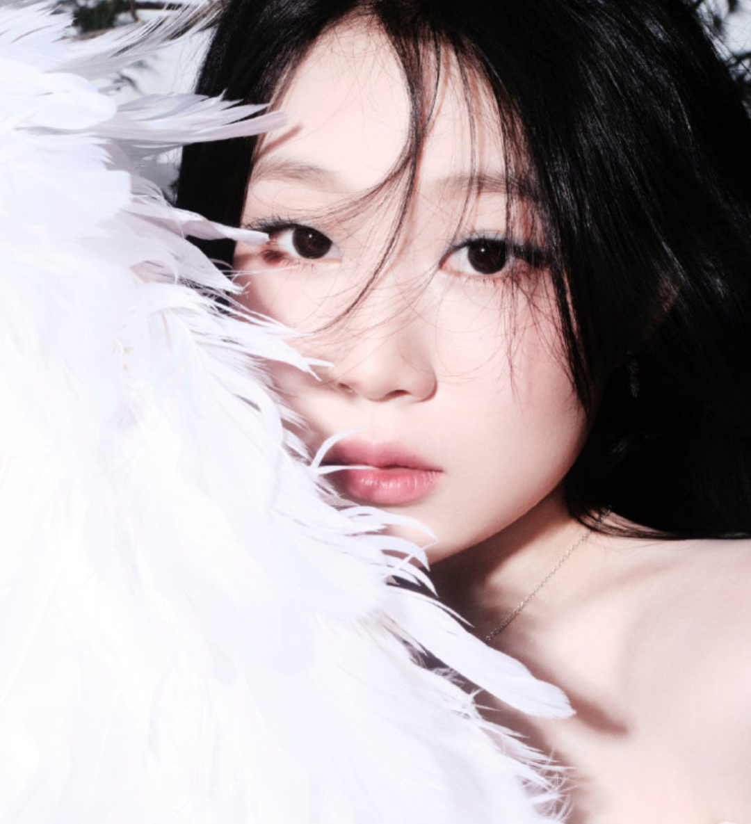 小沈阳女儿红毯首秀太亮眼！星二代沈佳润逆袭单眼皮妆