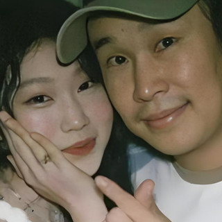 小沈阳女儿红毯首秀太亮眼!星二代沈佳润逆袭单眼皮妆