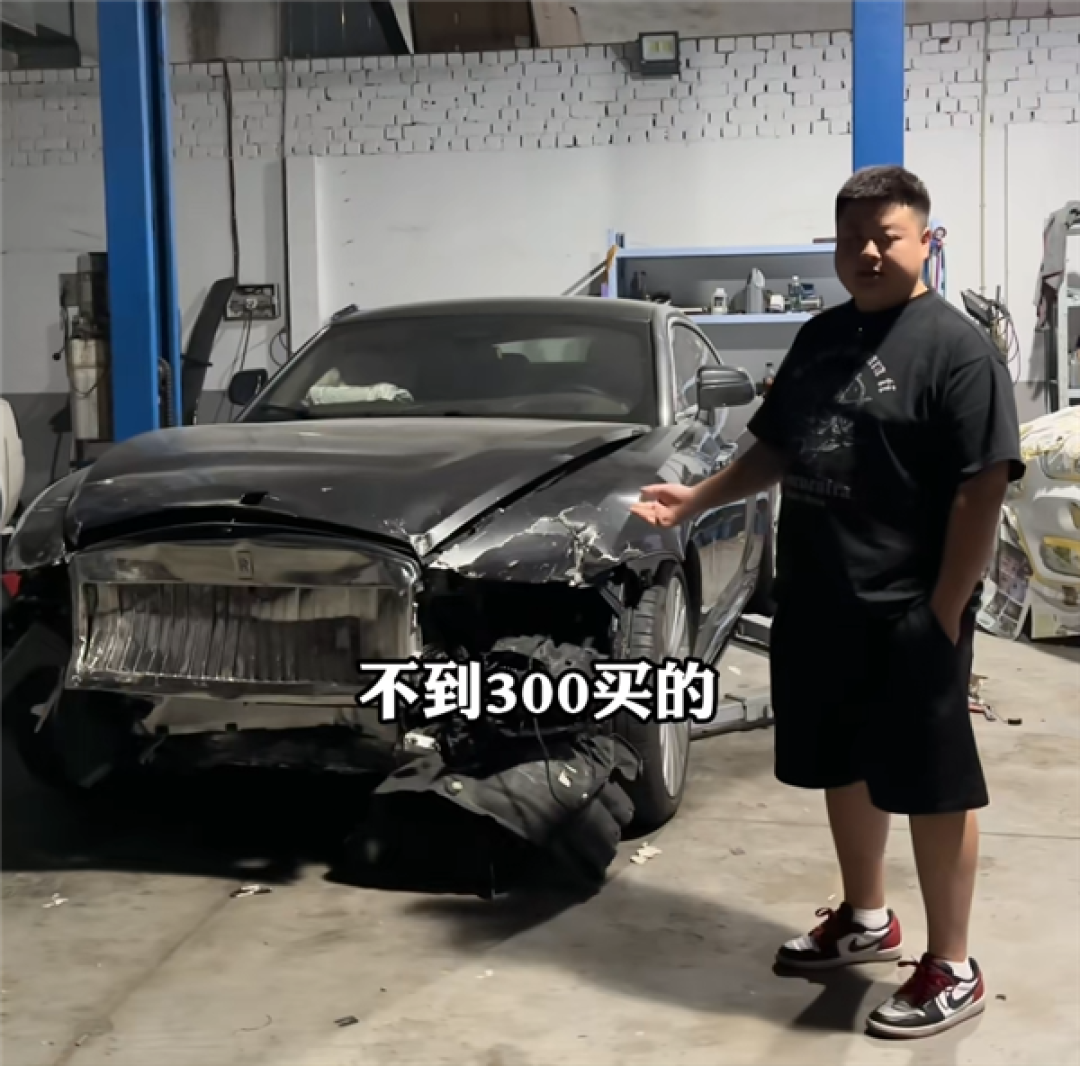 租车行为了热度 回收陈震劳斯莱斯事故车后连开三天直播