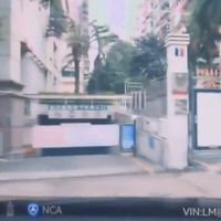 华为AEB系统力保安全,M9车主惊险避撞闸机