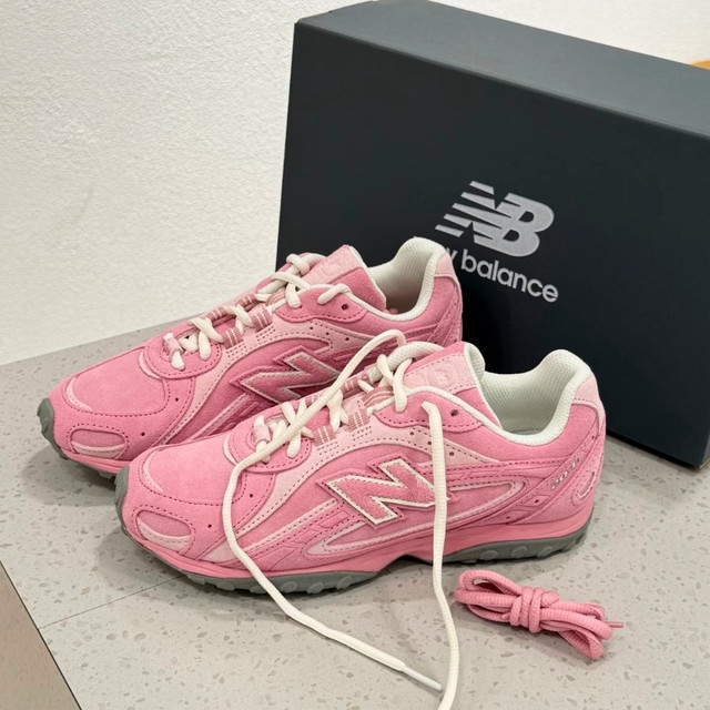 猛男也能穿的“柔雾玫瑰”？New Balance 204L 粉色款