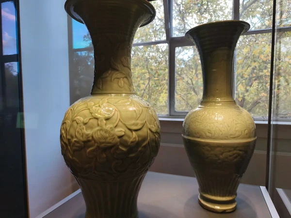 大英博物馆（The British Museum）位于英国伦敦，是世界上历史最悠久、规模最大、藏品最丰富的综合性博物馆之一。成立于1753年，1759年正式对公众开放。馆藏超过800万件文物，涵盖人类