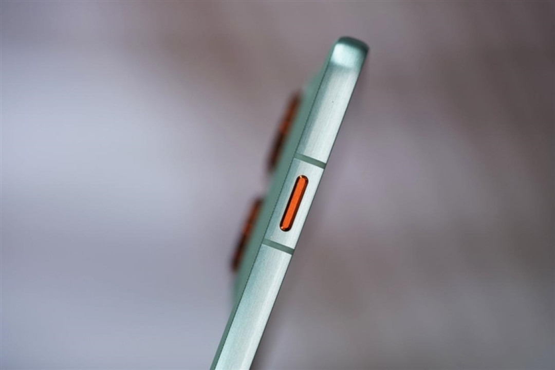 安卓Air首秀! 联想moto X70 Air 评测:159g的极致轻薄