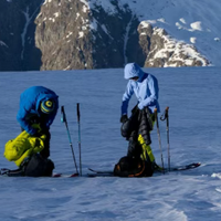 冲锋衣硬壳 vs 软壳怎么选？我们汇总了上百条真实用户观点，答案在这