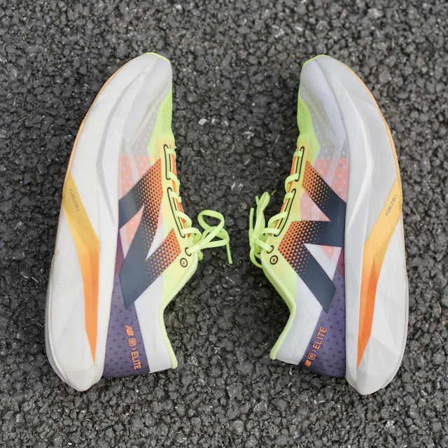 New Balance SC Elite v4测评：伪装成顶碳的超级竞训？