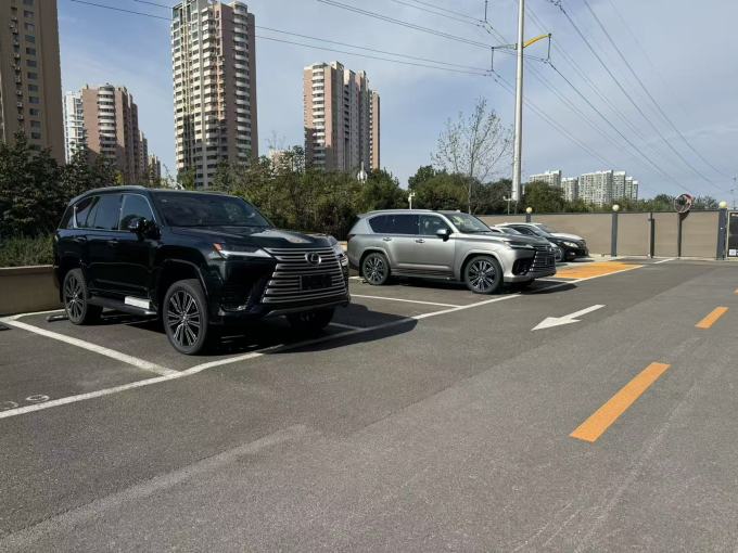 雷克萨斯大型SUV