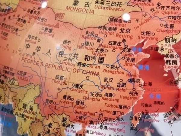 能对话，能练口语，还有AI和可拼搭积木？现在连地球仪都这么卷了？？