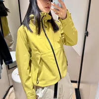 迪卡侬MH500LT冲锋衣：城市通勤神器还是户外专属装备？1200+用户观点大碰撞