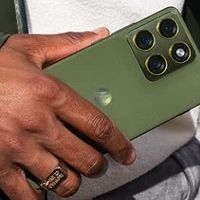 手机新品首发:抢鲜体验的激情与理性等待的智慧