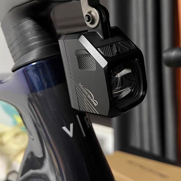 骑行必备好物，夜骑更安全：迈极炫CBL1600PRO自行车灯