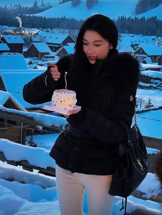 被姐妹追着问的易梦玲同款