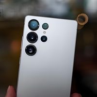 三星终于妥协了，跌价3360元，钛金属+2亿像素+骁龙8至尊版+2K屏