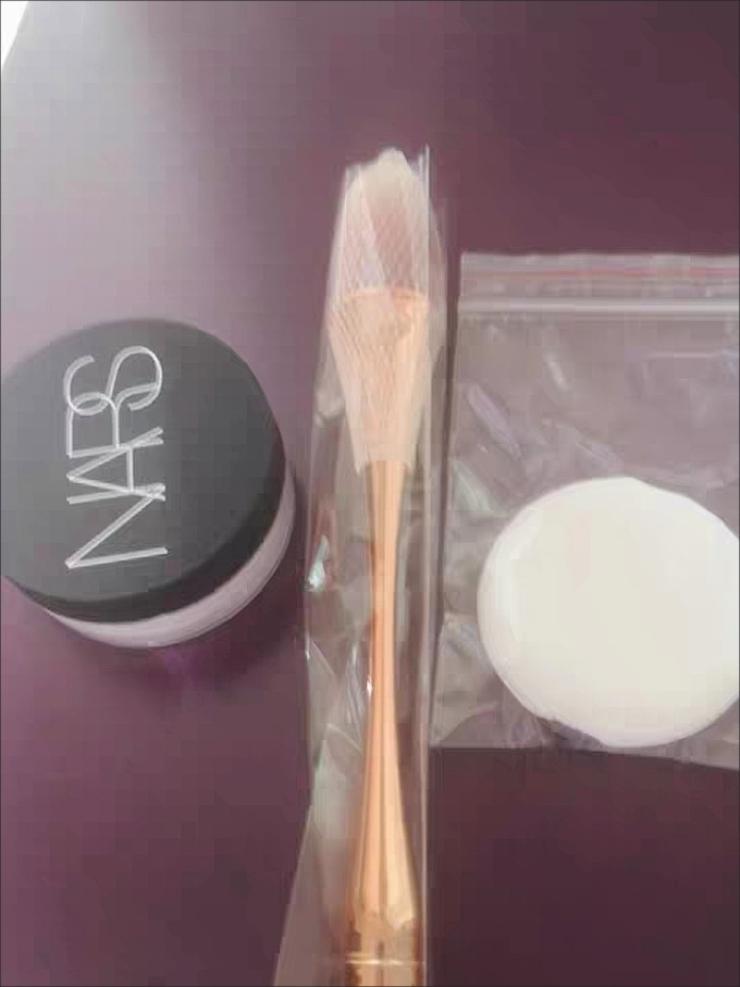 纳斯粉饼