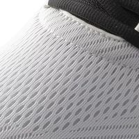 斯凯奇秋季运动男鞋：轻便与抓地力兼备