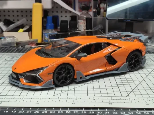 1/18 Lamborghini Revuelto - Maisto