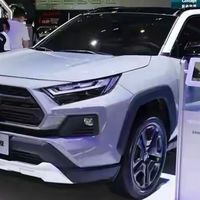 丰田疯了？RAV4双擎四驱直降6万，17万落地！家用党该不该冲？