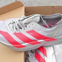 “你等着这一千块过年吗？”阿迪达斯店长一句话，刺痛所有消费者