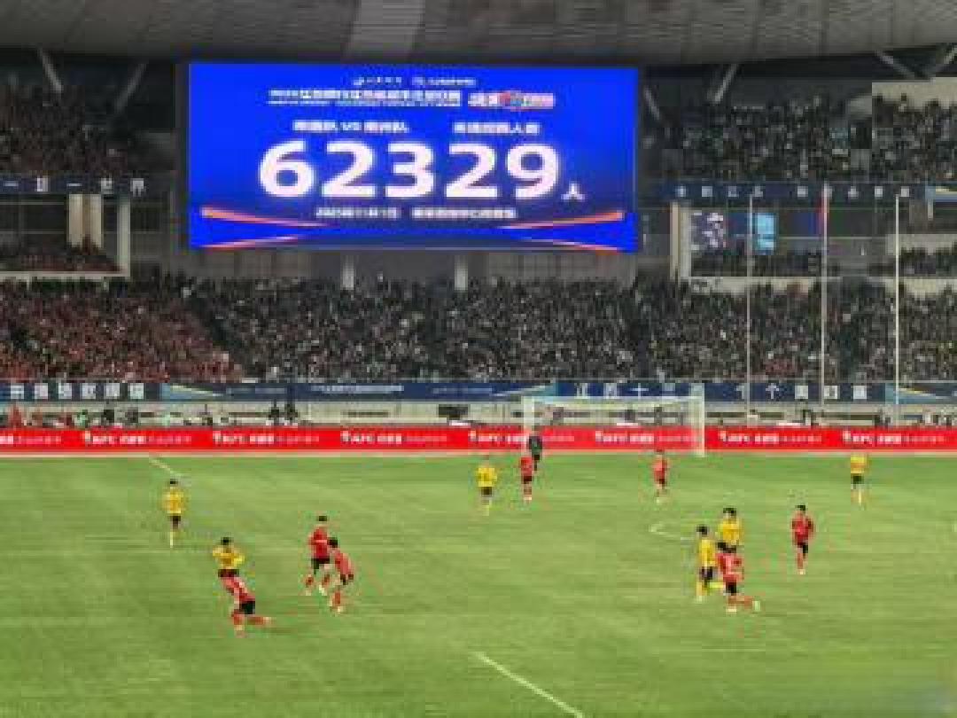 泰州队夺得首届“苏超”冠军!6.2万球迷见证点球大战缔造草根奇迹