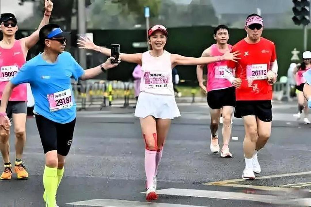 朱迅52岁再战杭马:从抗癌到跑道,中年潜能惊艳所有人