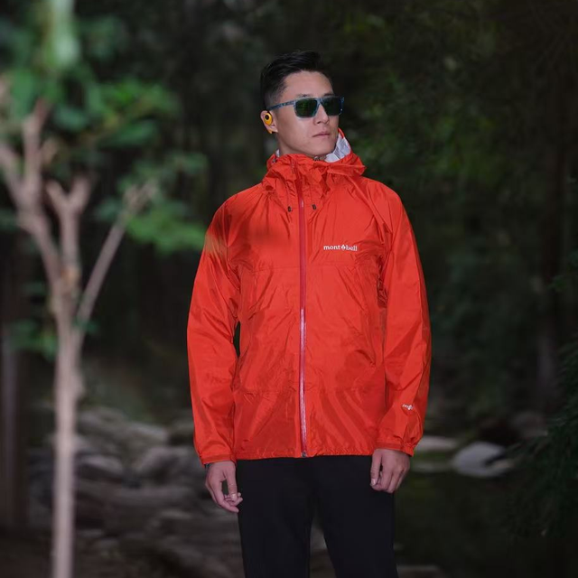 轻量化冲锋衣的代表|montbell雨行者