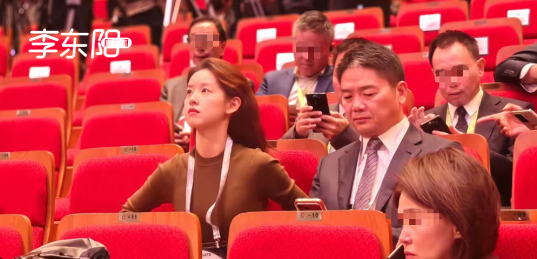 刘强东秀恩爱奶茶妹妹,打响最邪恶商战!