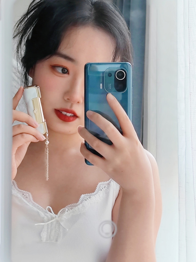 美成这样！我还是对花西子口红下手了...