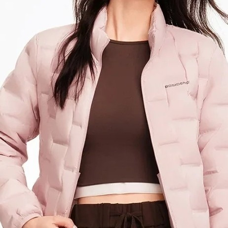 波司登新款羽绒服：轻薄保暖