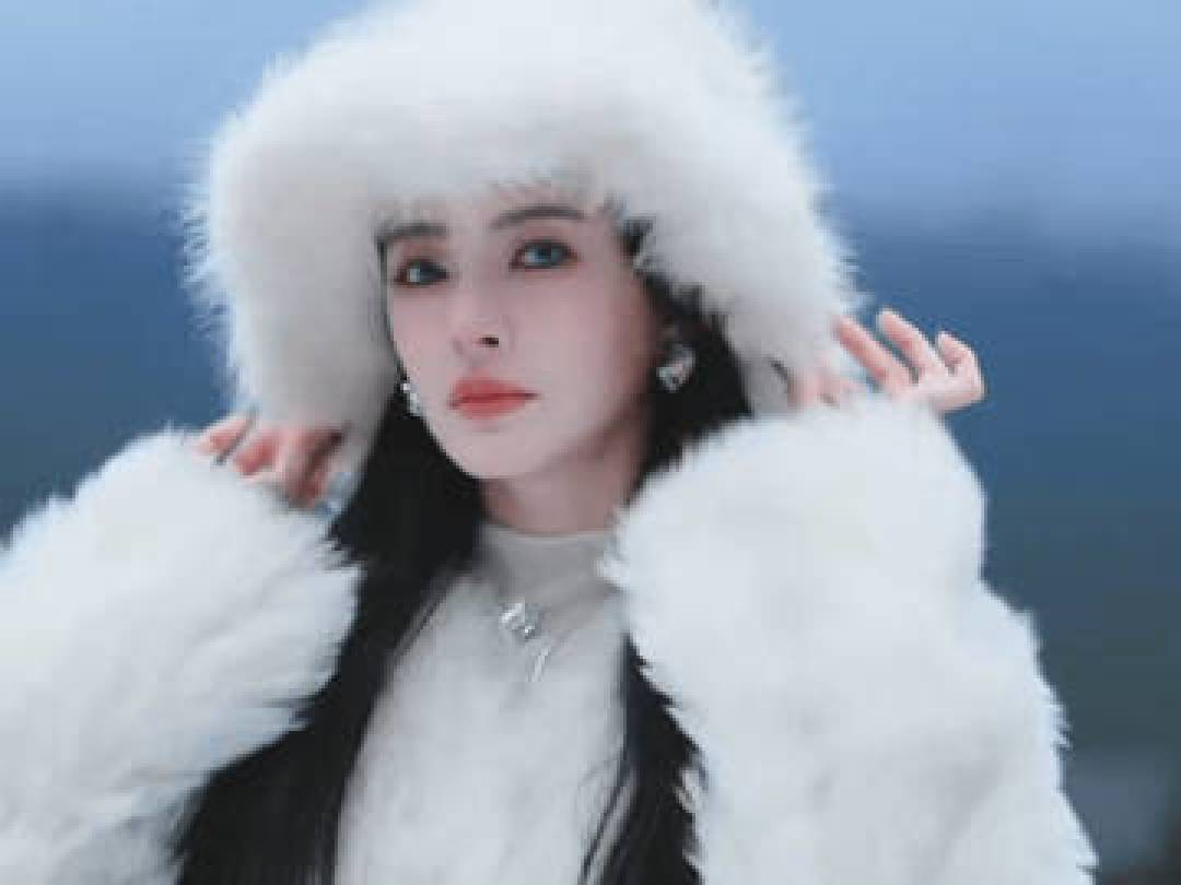张雨绮玉龙雪山绝美三连转场:冰川火焰间解码四维视觉美学
