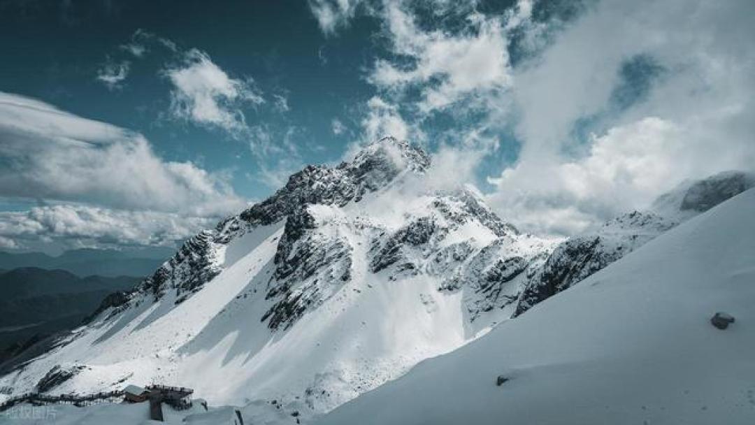 张雨绮玉龙雪山绝美三连转场：冰川火焰间解码四维视觉美学