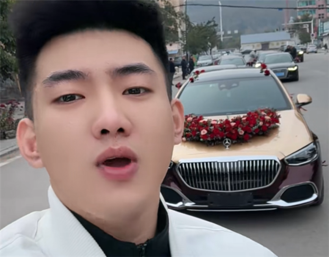 小伙花170万买迈巴赫跑婚车:加油最多2500元 每月稳赚2万元