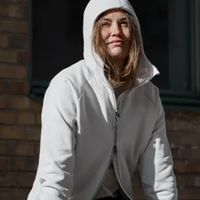 想入手抓绒服，但又不想穿满大街的巴塔？不妨试试北欧的Houdini