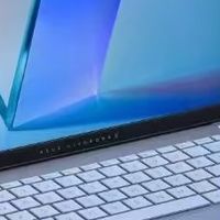 超高清屏幕与丰富接口的笔记本上手体验