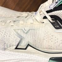 特步影擎2.0男跑鞋：轻量减震的全能跑步装备