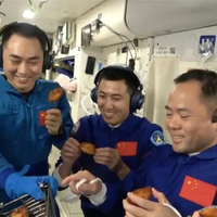 神舟二十一号带“空气炸锅”上天？太空烤翅引热议，165+观点全景呈现